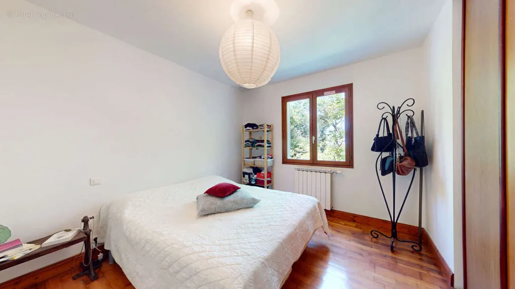 Magamistoad - Family House with Complete Basement on Hasparren Heights