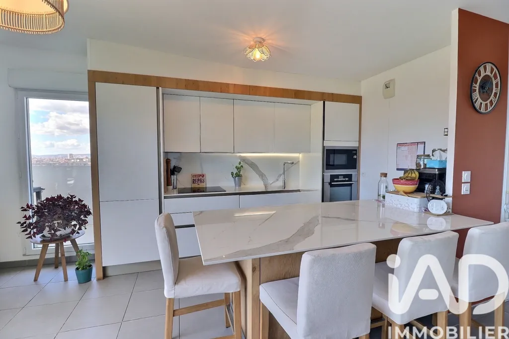 Köök - Modern Apartment with Panoramic Terrace in Marseille 13009
