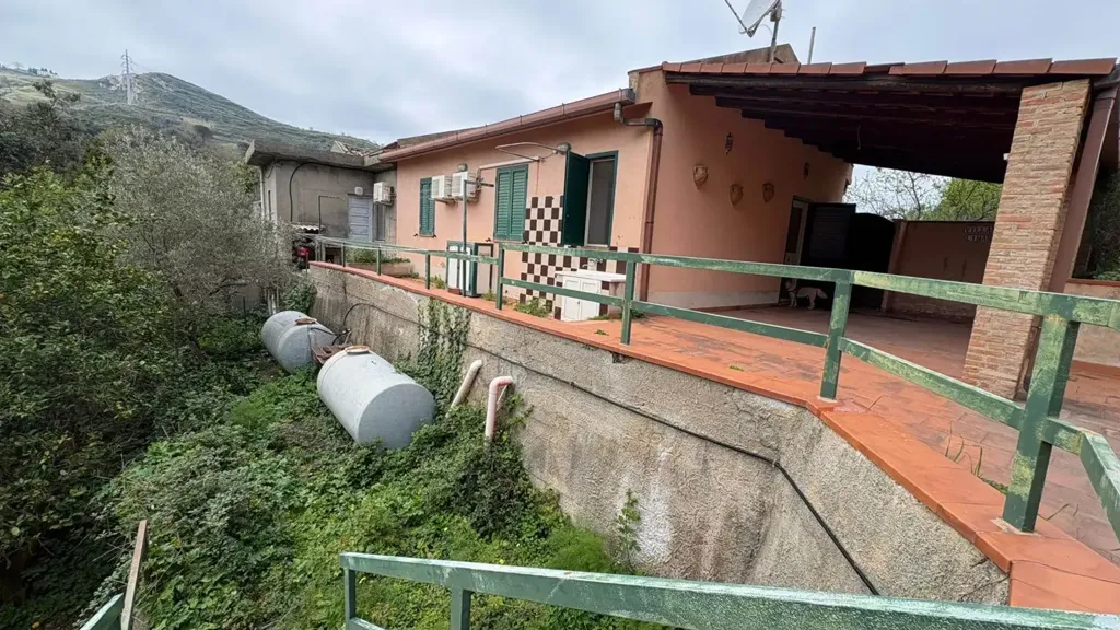 Välivaade - Independent House with Garden in Messina
