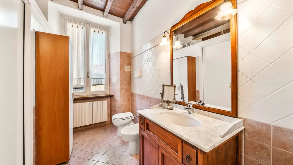 Salles de bain - Historic House with Private Garden in Lonato