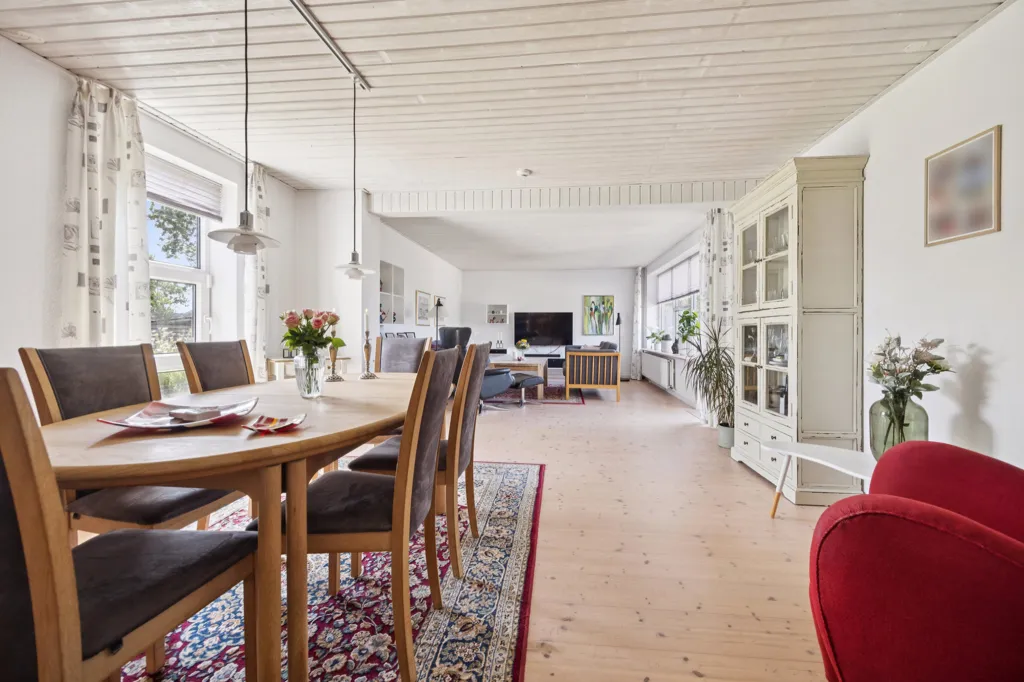 Dining Room - Functional Villa with South-West Terrace in Åbyen