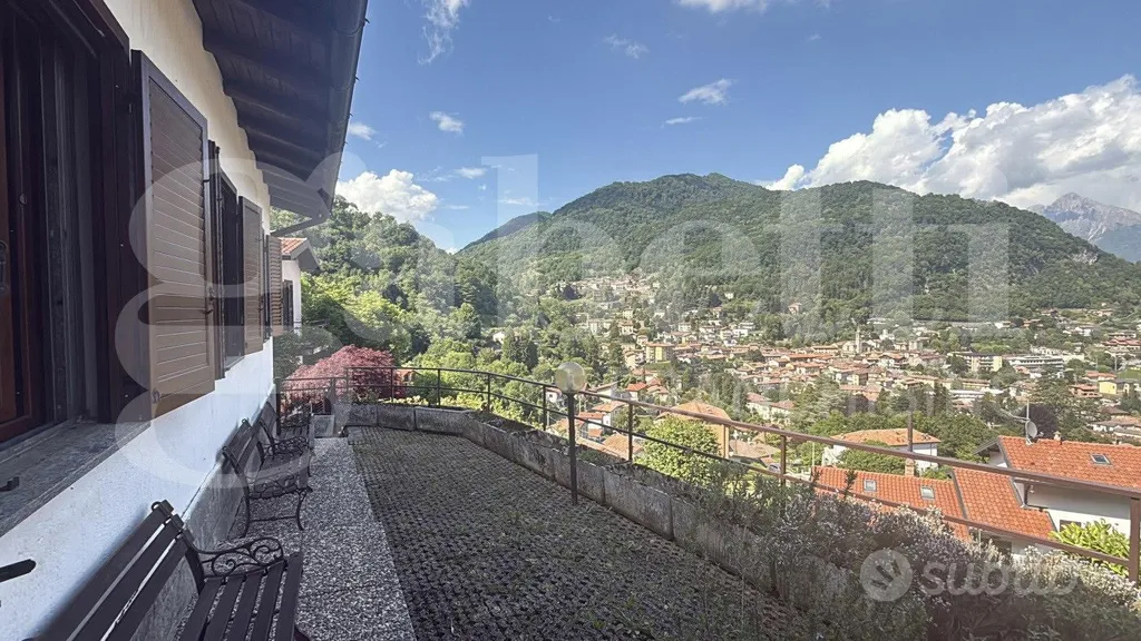 Terrass - Villa with Panoramic View in Asso