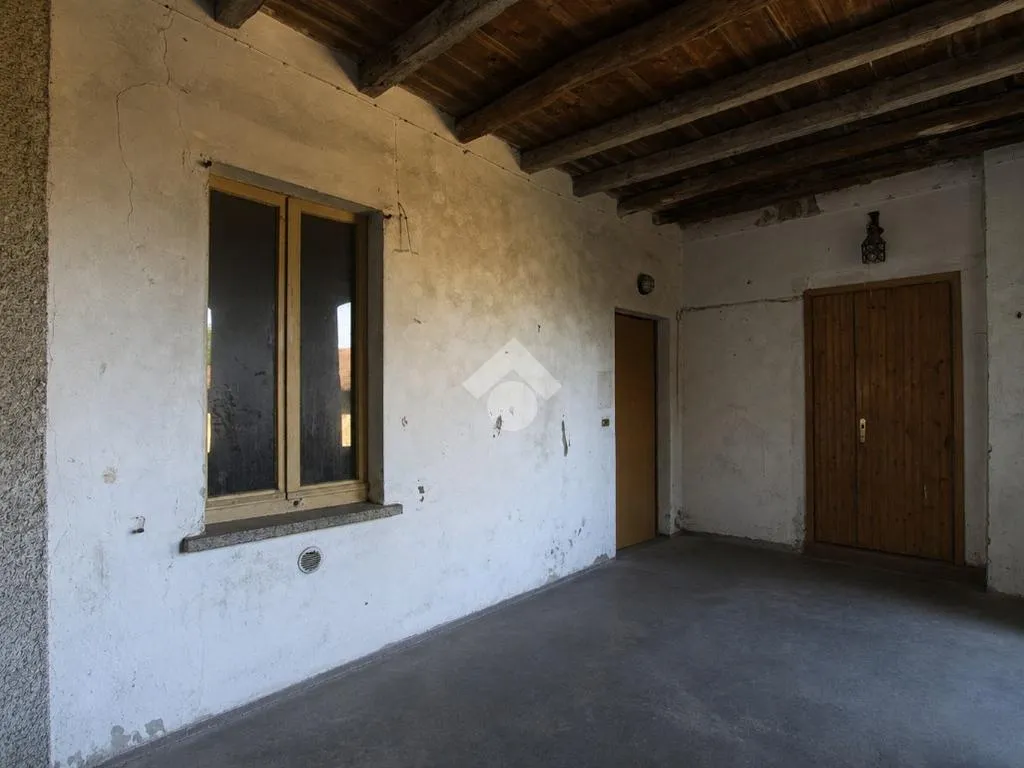 Rooms - Rustic Property for Renovation in Garbagnate Monastero