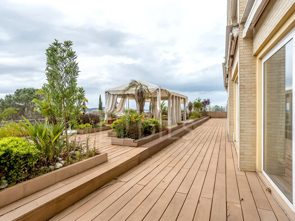 Terrass - Duplex Apartment with River View in Algés