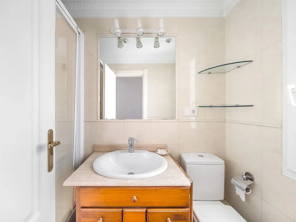Salles de bain - Apartment with Air Conditioning in Retiro, Madrid