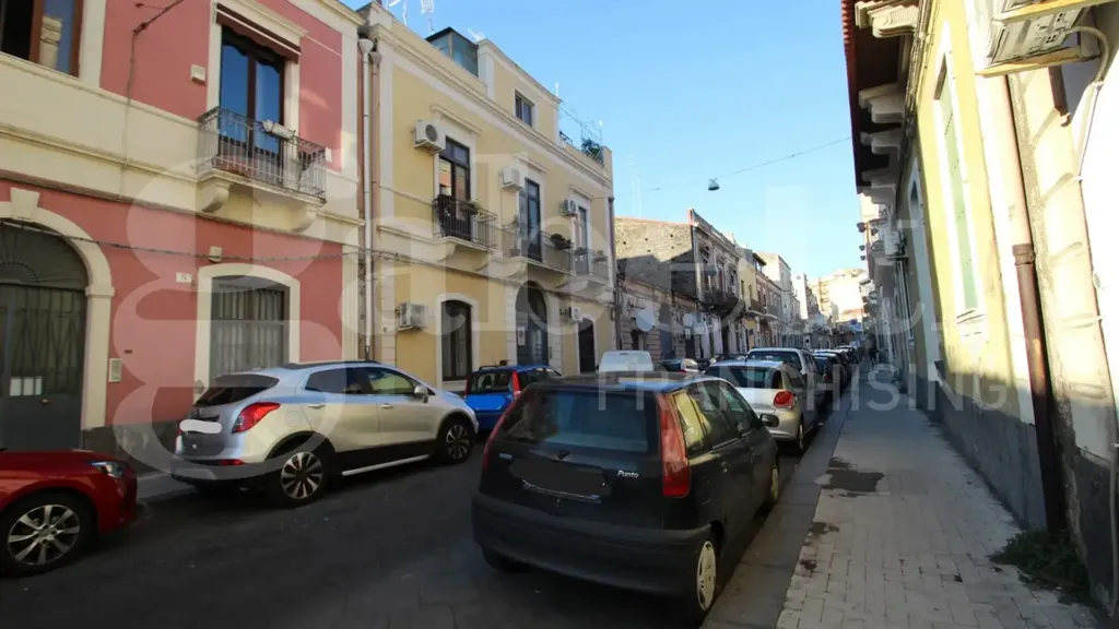 Välivaade - Refurbished Triplex with Balcony in Catania