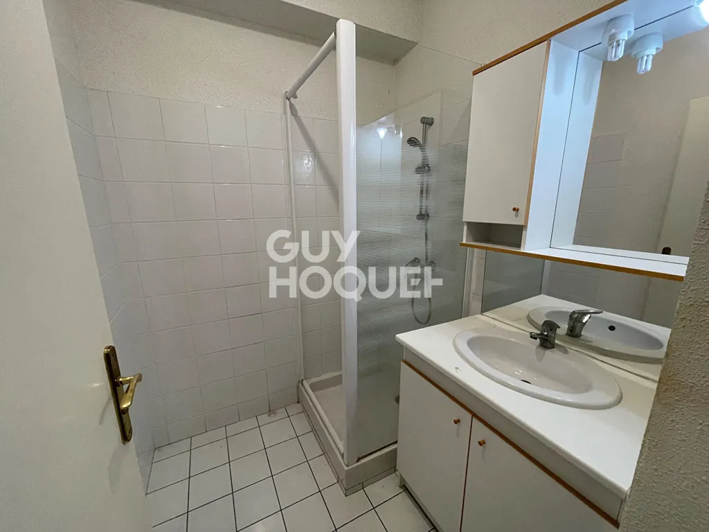 Salles de bain - Appartement T2 avec Jardinet à Parentis-en-Born