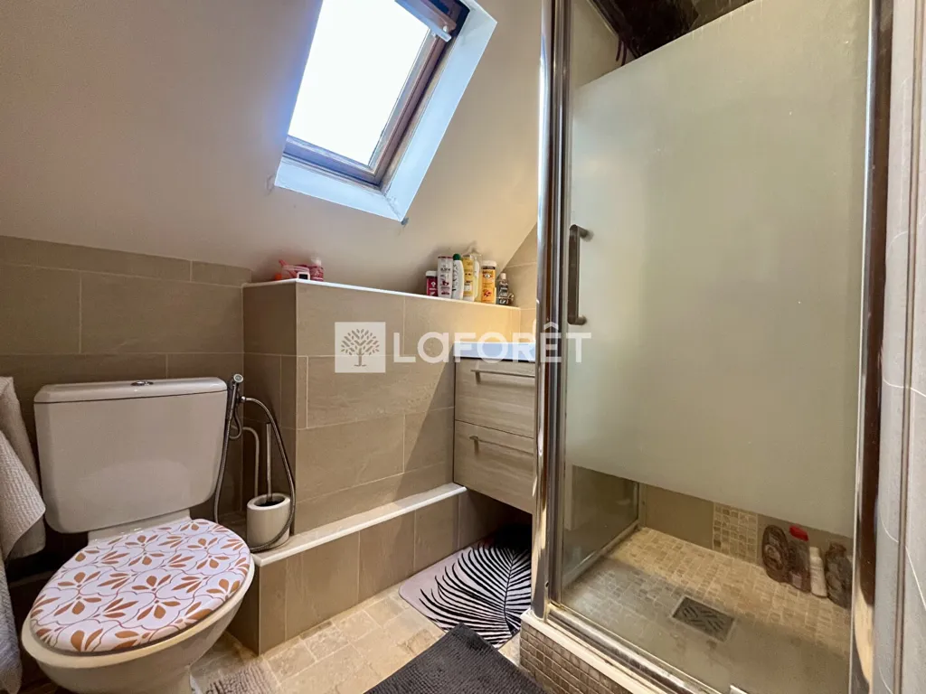 Salles de bain - Maison avec Garage et Jardin Clos près de Bury