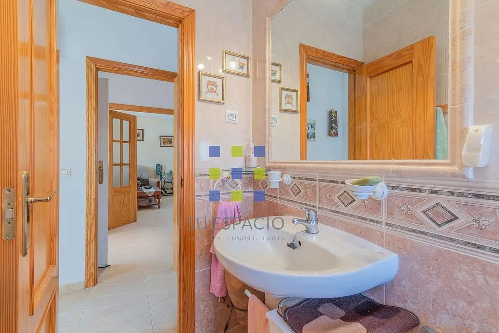 Bathrooms - Chalet with Pool in Méntrida