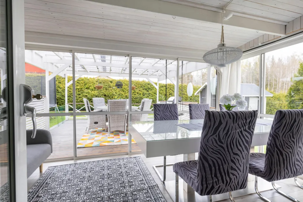 Salle à manger - Corner Villa with Water View in Alfta