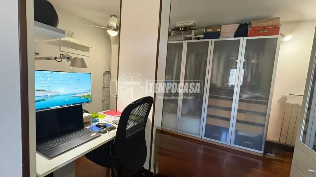 Kabinet - Modernised Three-Room Flat with Balcony in Milan