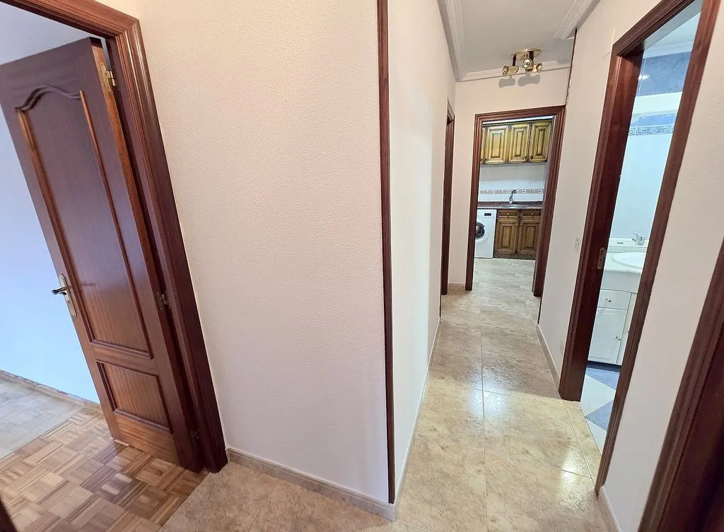 Esik - 3-Bedroom Flat with Garage in El Llano, Gijón