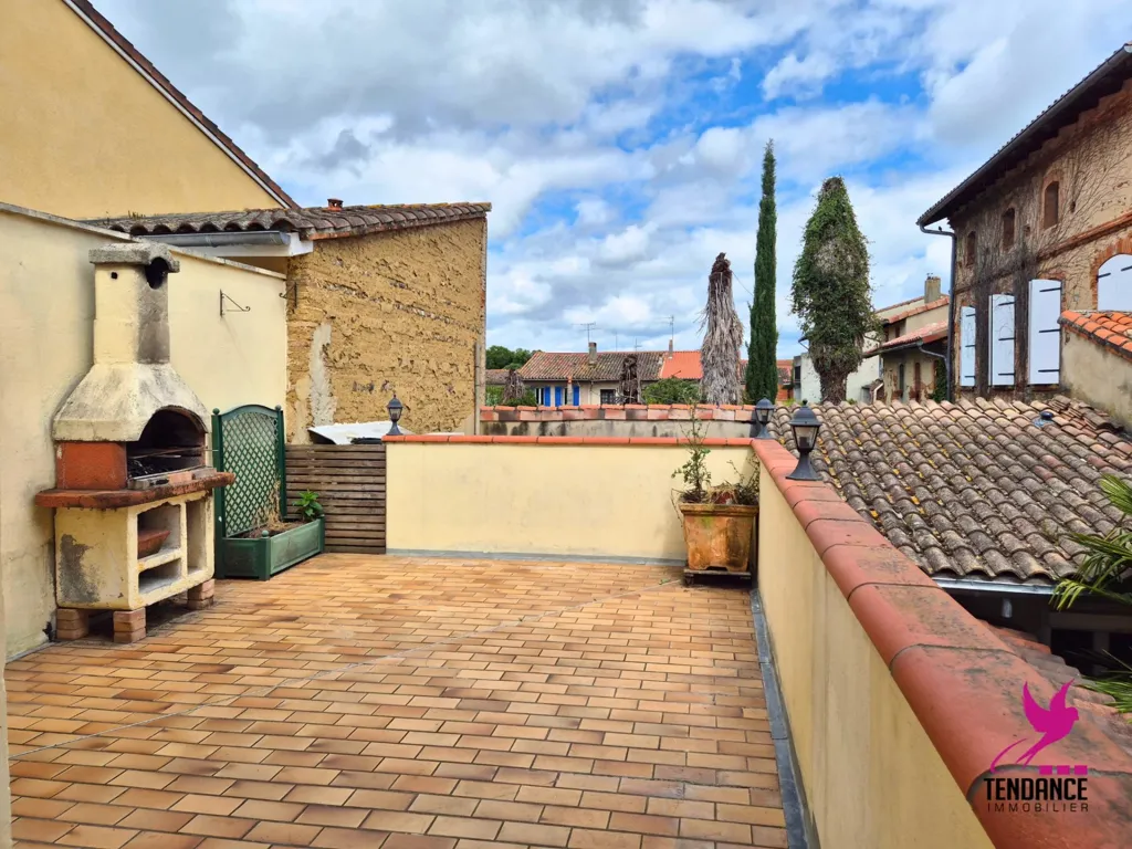 Terrasse - Immeuble Centre-ville avec Local Commercial à Grenade