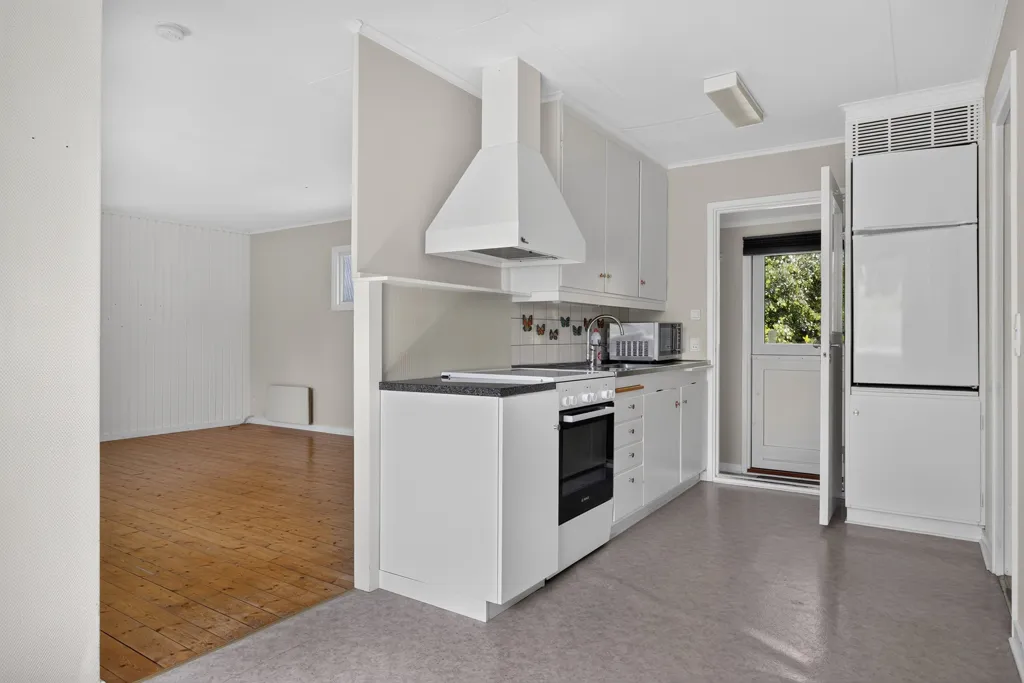 Kitchen - Well-Maintained Summerhouse with Garden in Rågeleje