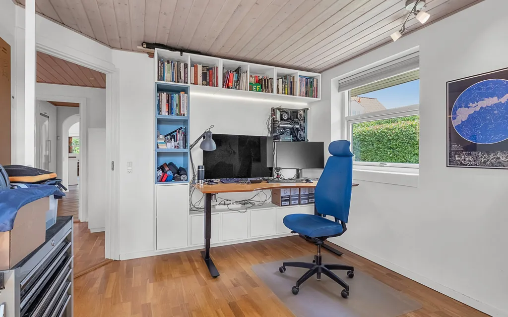 Kabinet - Spacious Villa with Garden in Skæring