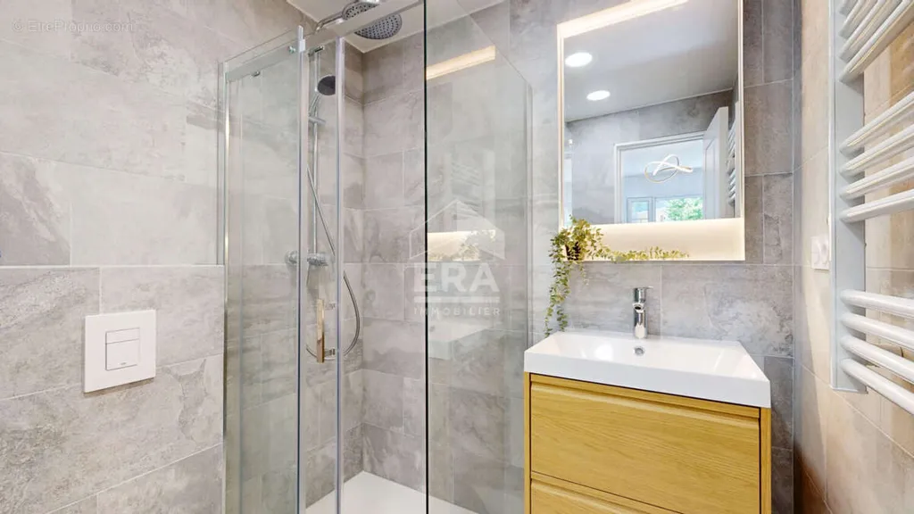 Salles de bain - Appartement Traversant avec Terrasse à Nice