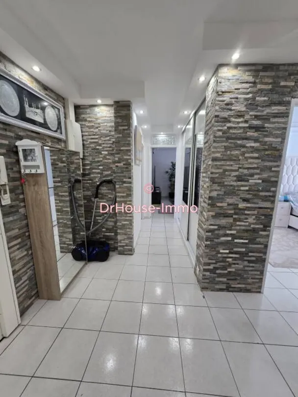 Esik - Fully Renovated 3-Bed Flat in Marseille Centre