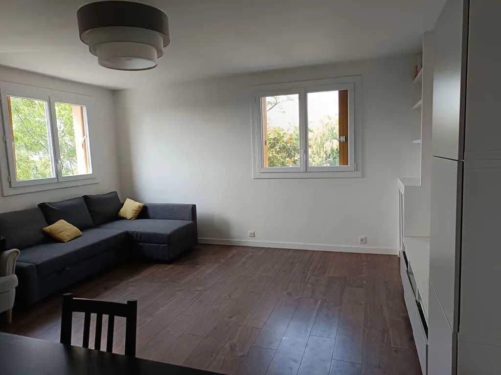Séjour - Appartement Traversant avec Vue Dégagée à Saint-Maurice