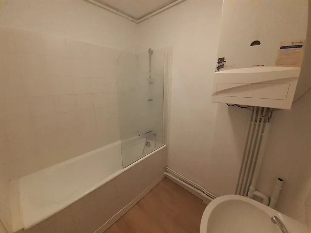 Salles de bain - Appartement 3 Pièces avec Jardin à Quimperlé