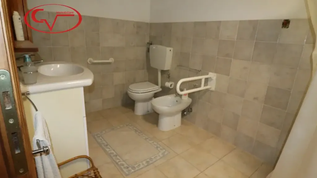 Salles de bain - Semi-Independent Apartment with Garage in Montevarchi