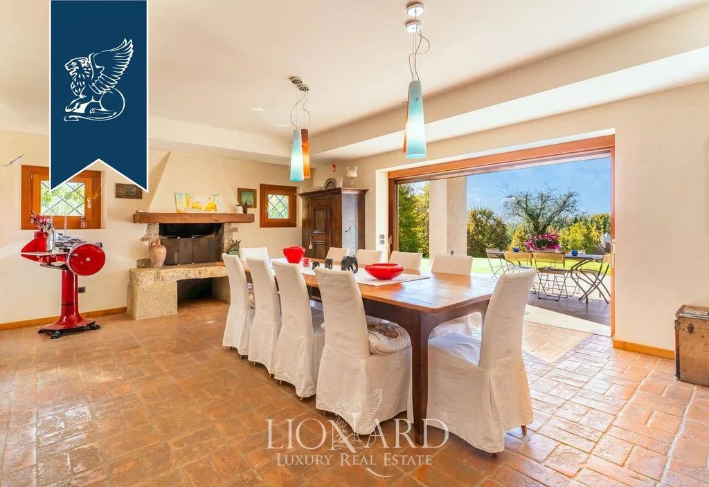 Dining Room - Luxury Villa with Private Park in Conegliano