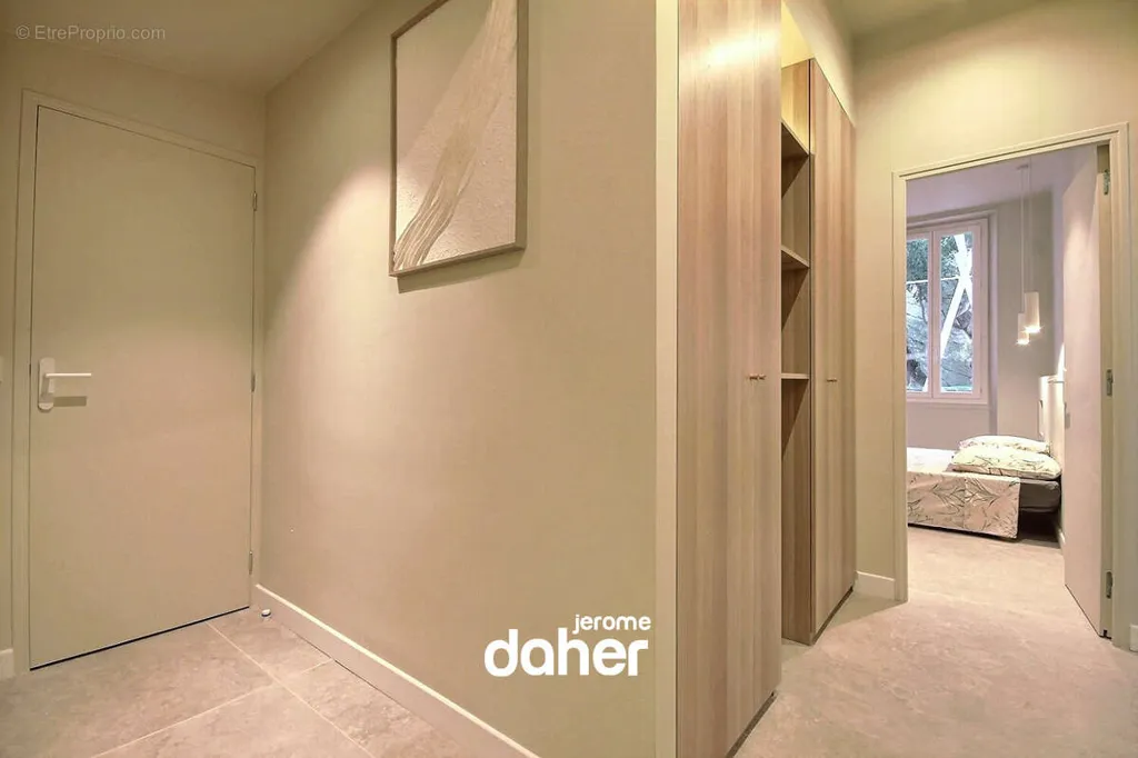 Hallway - Renovated Apartment with Garden in Saint-Lambert