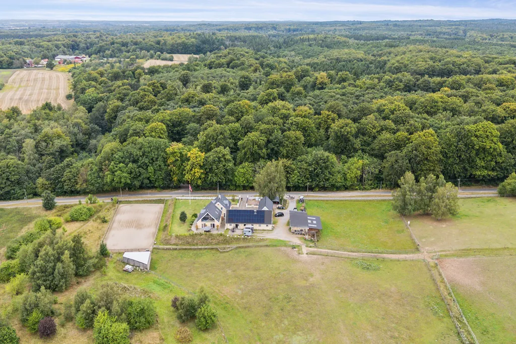 Õhuvaade - Villa with Equestrian Facilities in Hillerød