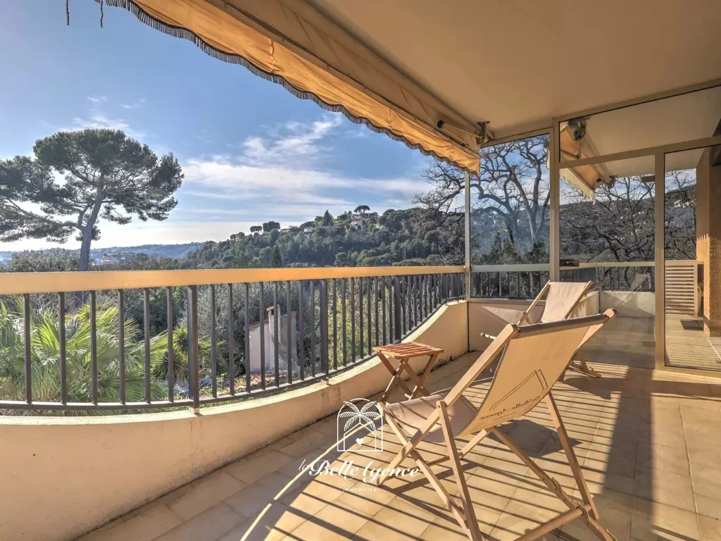 Balcony - 3-Bed Apartment with Terrace in Nice Cimiez