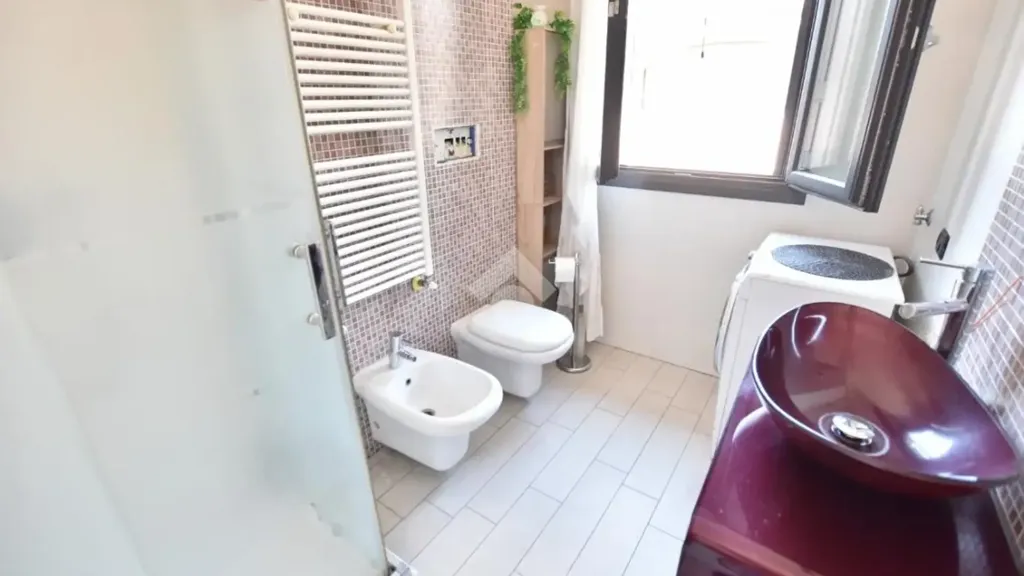 Bathrooms - Studio Flat with Balcony in Vignate