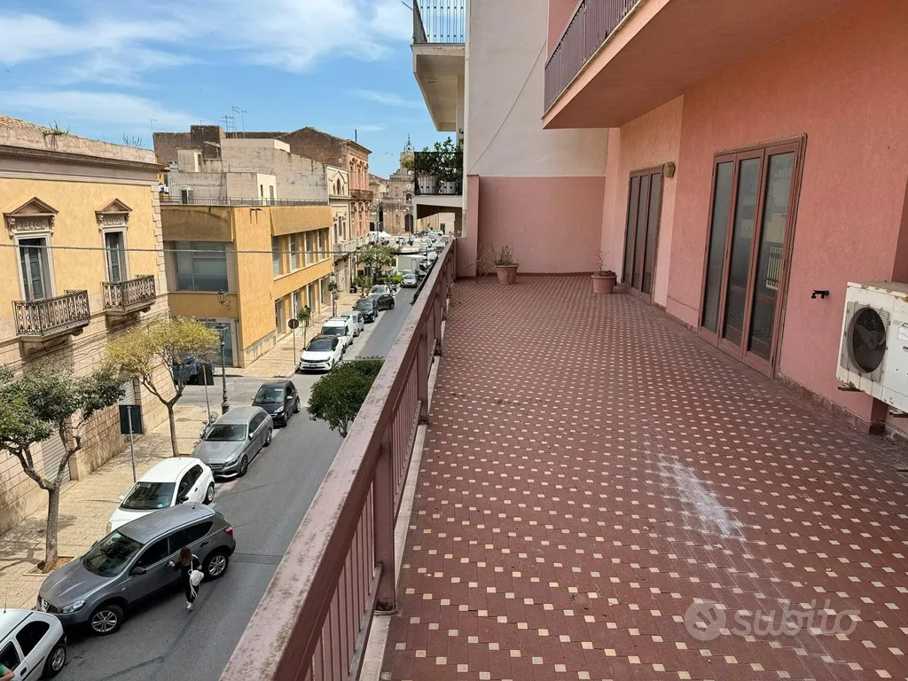 Balcon - 8-Room Apartment with Balcony in Via Cancellieri