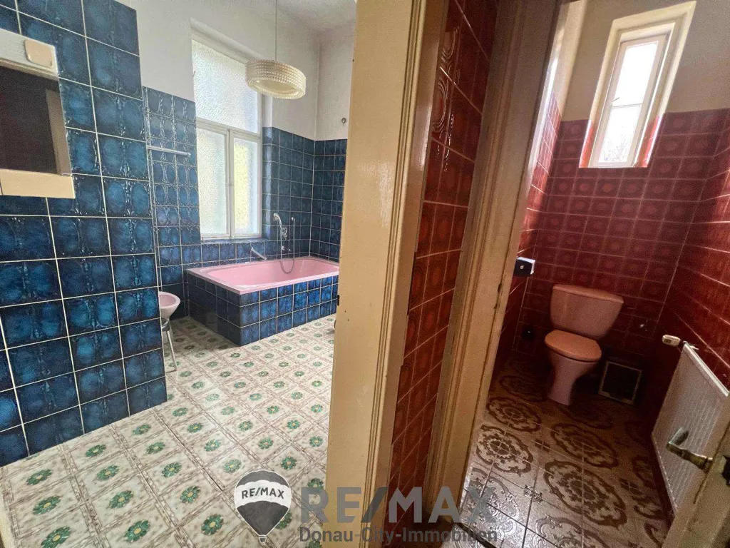 Salles de bain - Gründerzeit Villa with Development Potential in Vienna