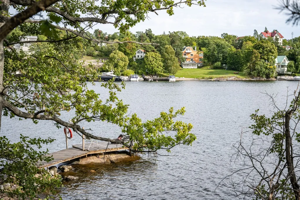Cottage with Garden in Skuruparken, Nacka