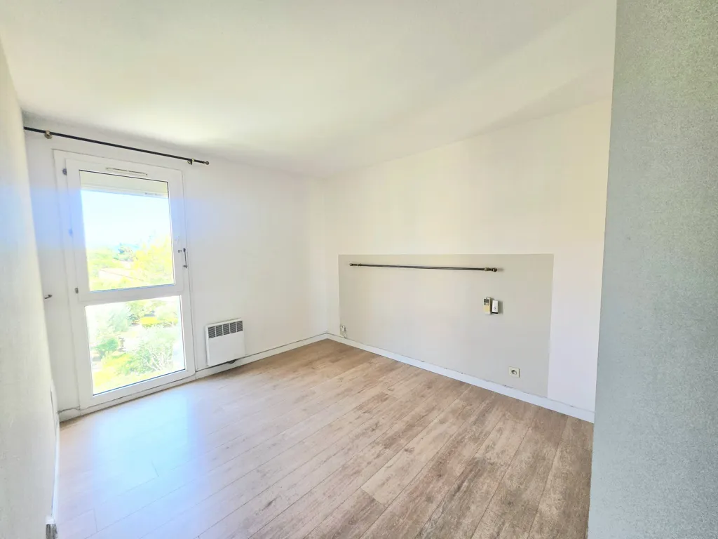 Rooms - 3rd Floor Flat with Terrace in Sablettes