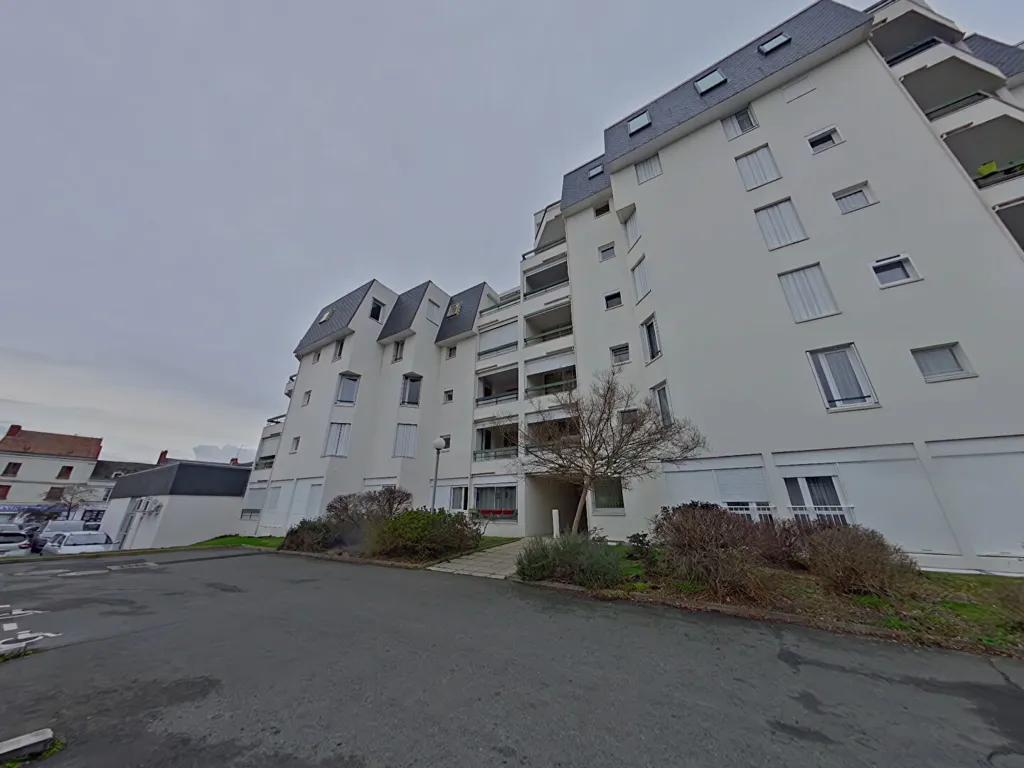 Välivaade - 3-Bed Apartment with West View in Châtellerault