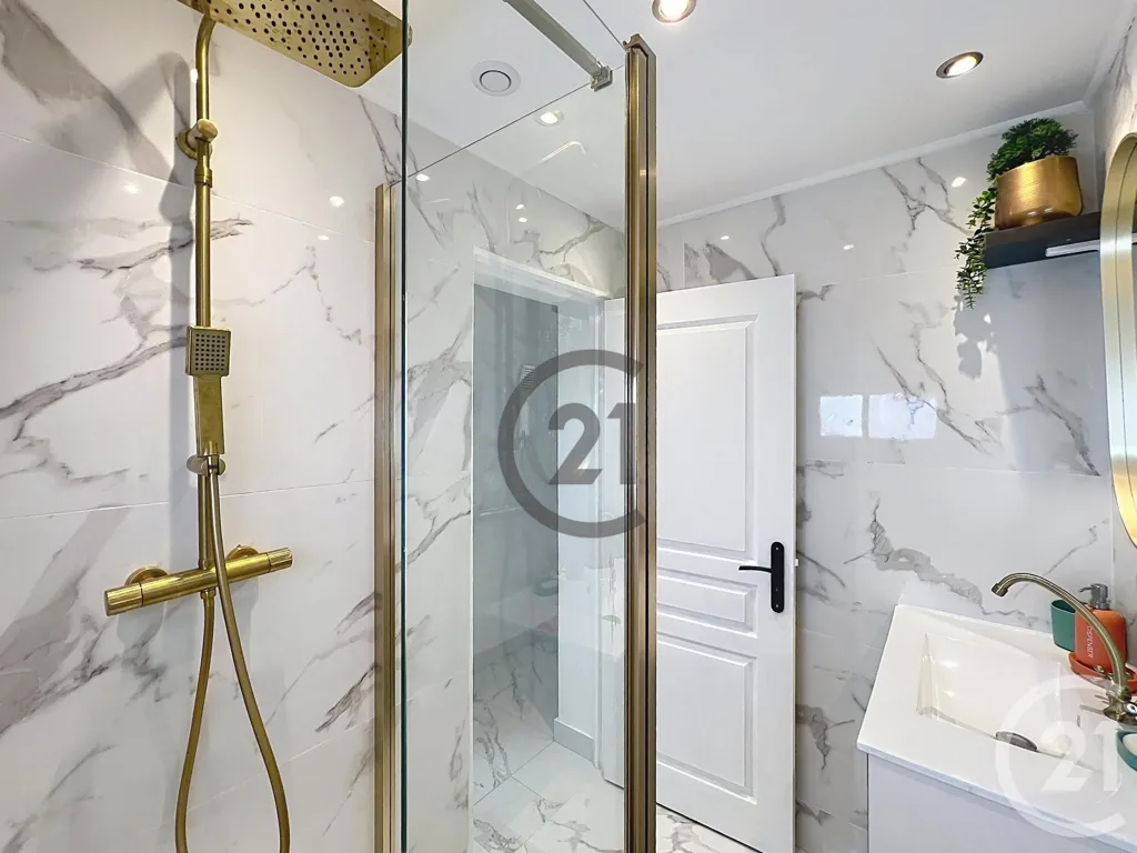 Salles de bain - Chambre en Colocation Rénovée avec Balcon à Le Mée-sur-Seine