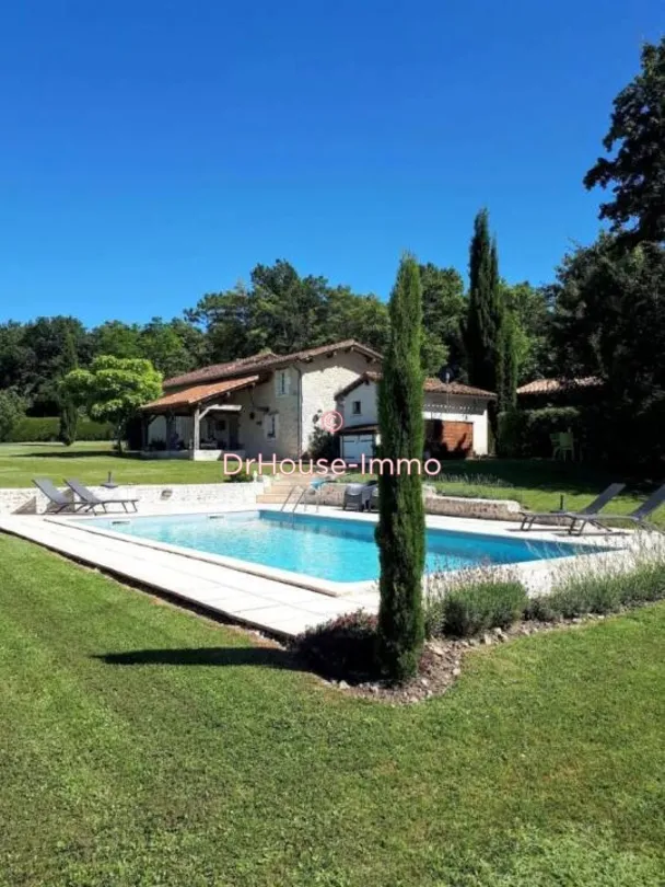 Piscine - Maison en Pierre avec Piscine à Verteillac