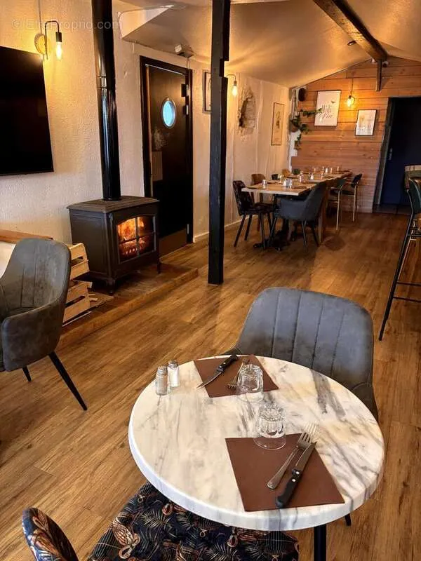 Söögituba - Bar/Restaurant with Loire View in Saint-Satur