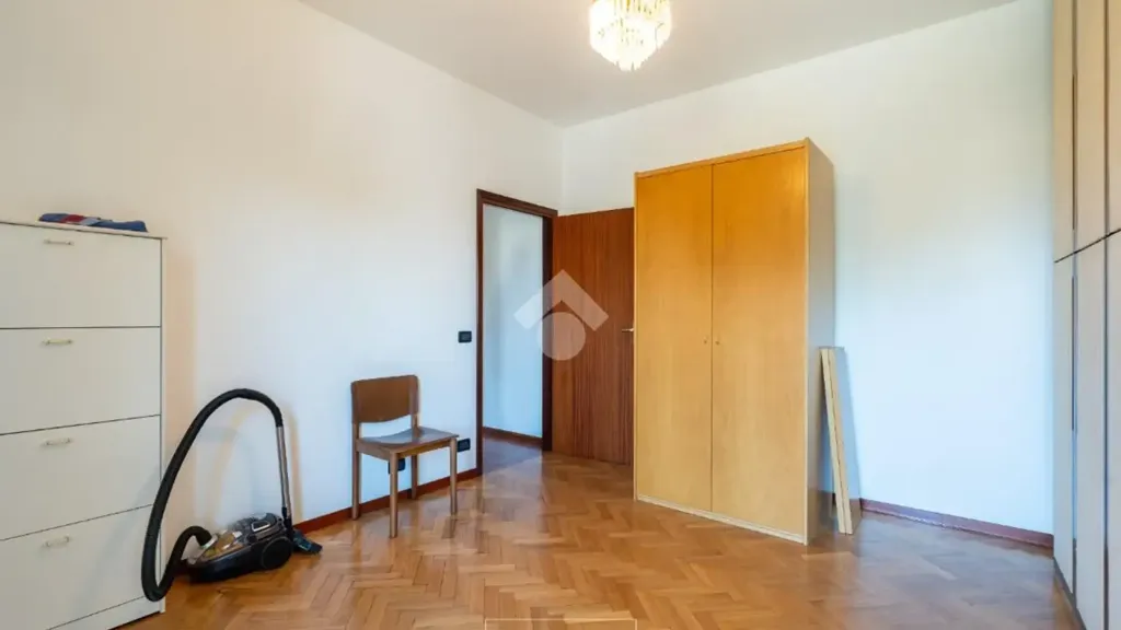 Chambres - Two-Level Attico with Terraces in Vignola