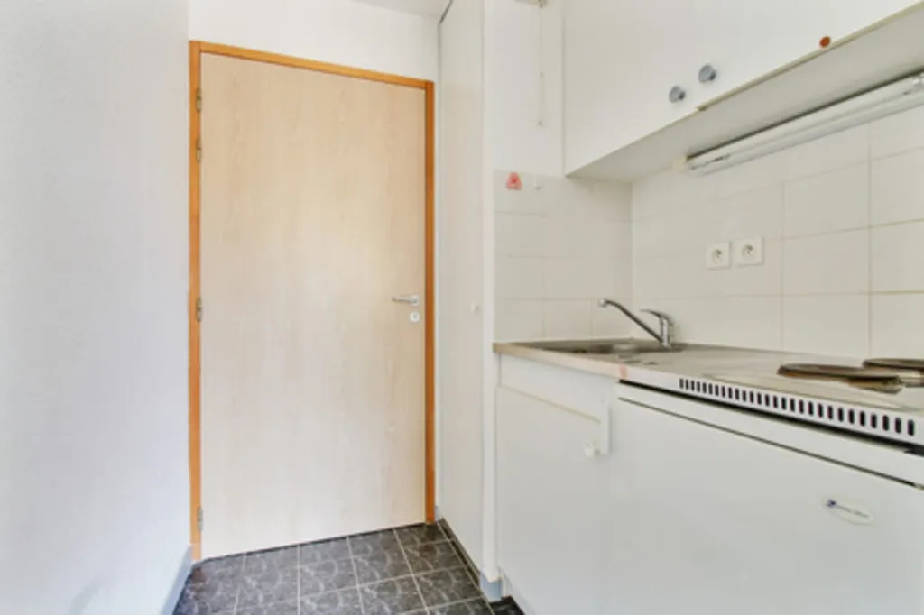 Köök - Studio with Intercom in Résidence Farman