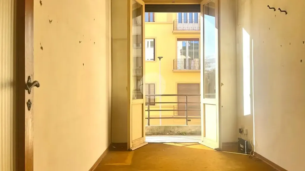 Entrée - 5-Room Apartment with Balcony in Florence
