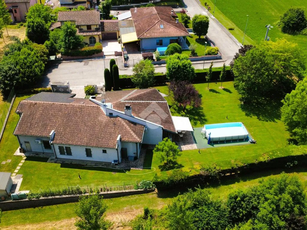 Õhuvaade - Villa with Private Park in Borgoforte