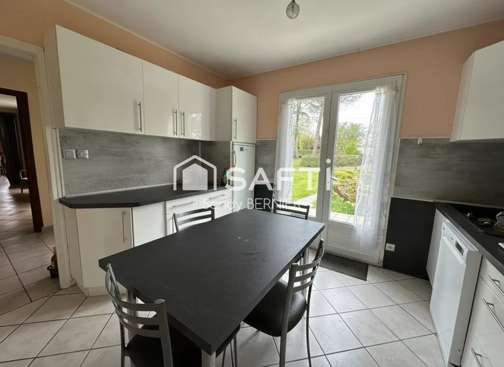 Cucina - Villa with Studio and Forest Access in Nouaille-Maupertuis