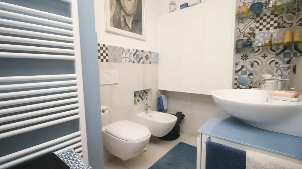 Bagni - Semi-detached Villa with Private Garden in San Fermo