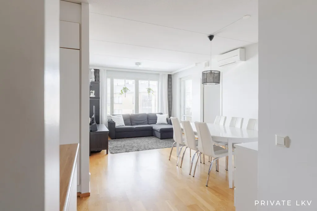 Salle à manger - 3-Bedroom Apartment with Balcony in Espoo Tuomarila