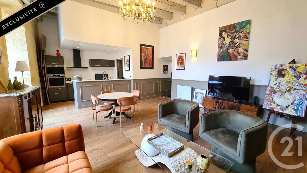 Séjour - Appartement Rénové avec Cheminée à Sarlat-la-Canéda