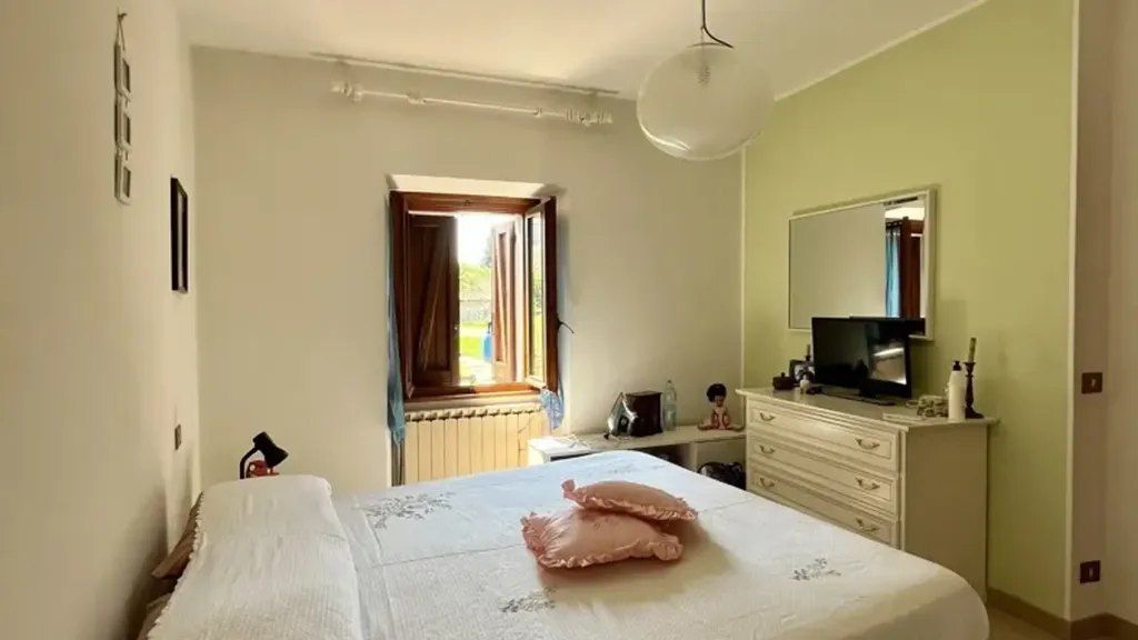Bedrooms - Independent House with Garden in Valle Intelvi