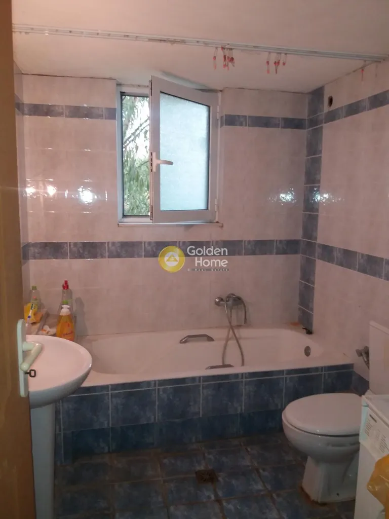 Salles de bain - Mixed-Use Building with Sea View in Patras