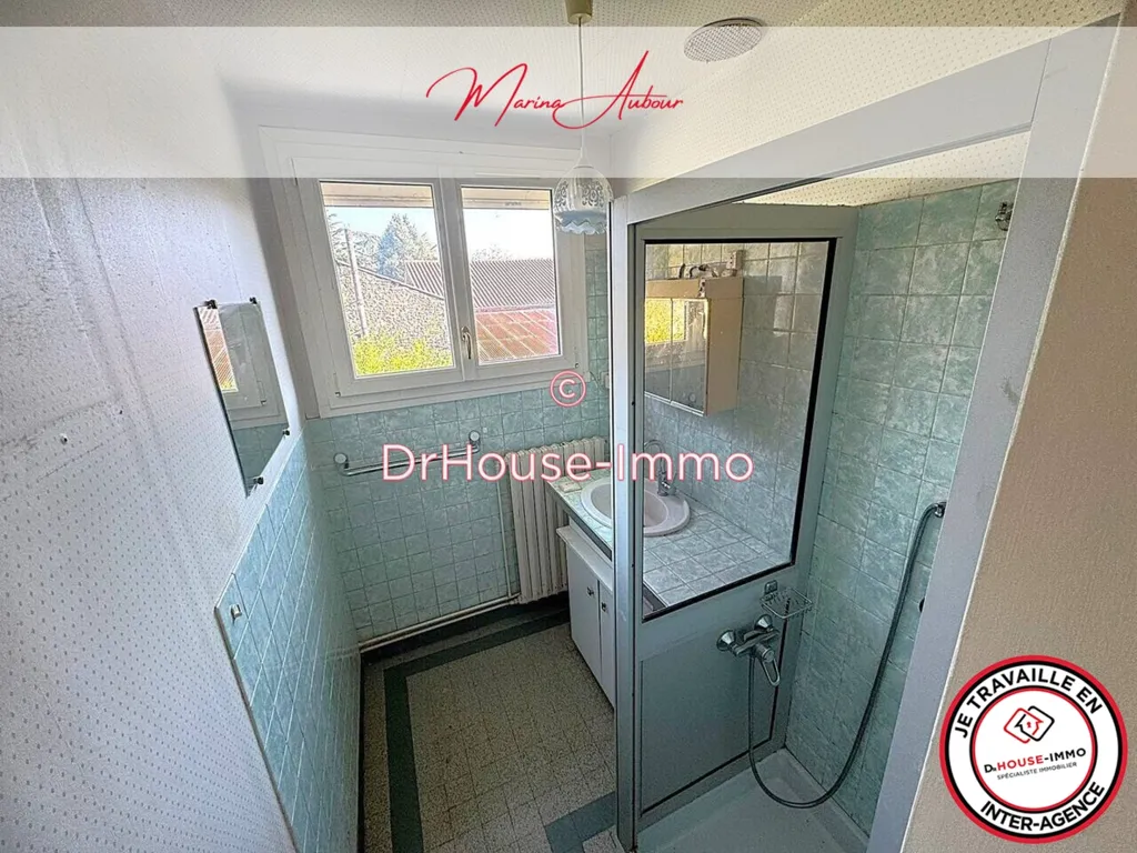 Salles de bain - Maison avec Dépendances à Vouillé
