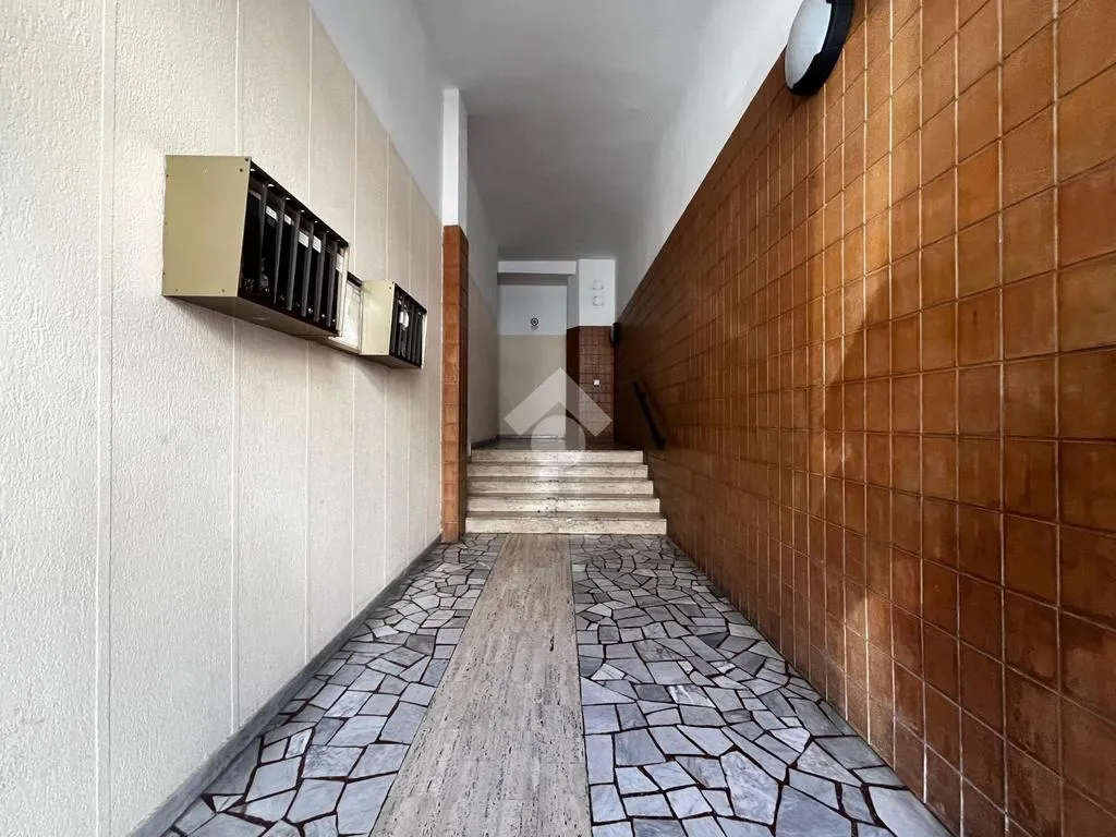Ingresso - Appartamento con tre balconi nel centro di Triggiano