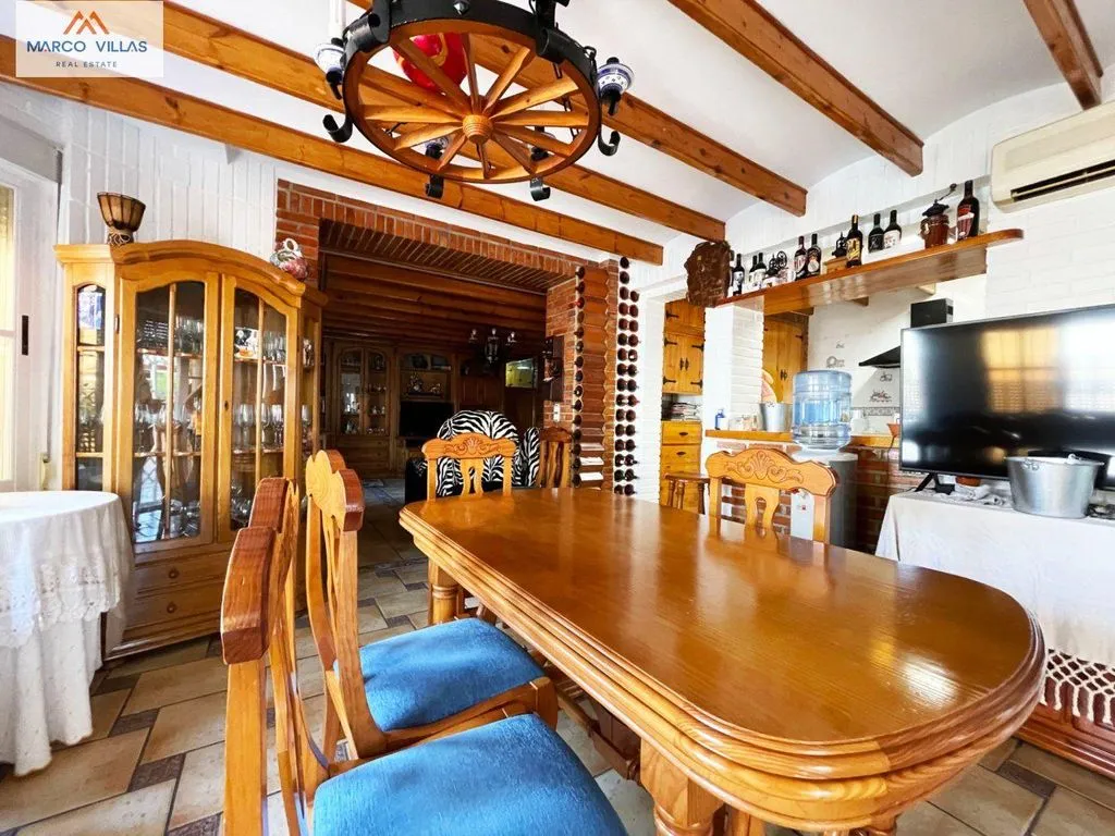 Söögituba - Detached House with Pool and Factory in Almoradí